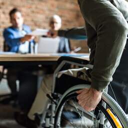 Werk vinden lastig voor mensen met lichamelijke beperking: 'Je staat 1-0 achter'