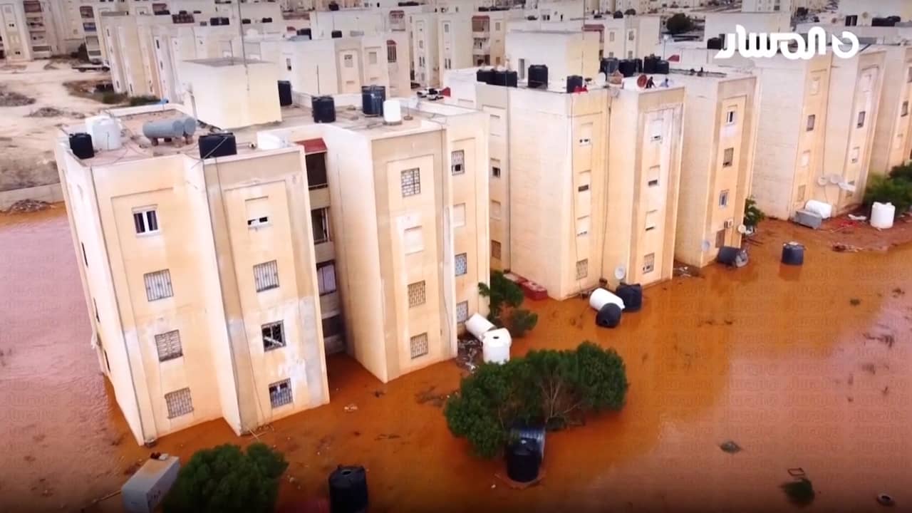Beeld uit video: Dronebeelden tonen ondergelopen straten in Libië door storm Daniël