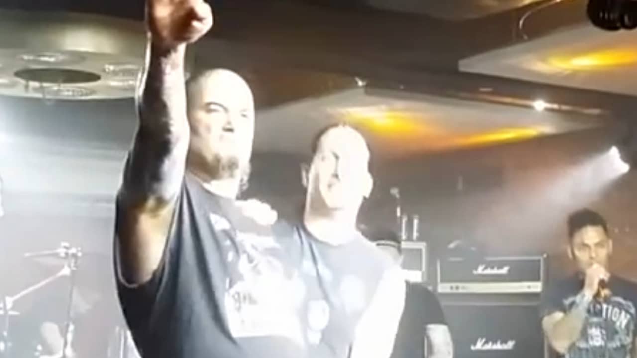 Down-frontman Phil Anselmo brengt Hitlergroet