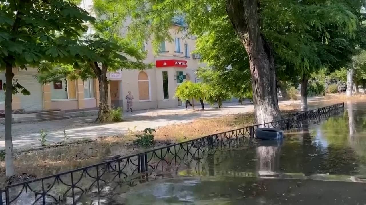 Beeld uit video: Water bereikt Oekraïense stad Nova Kakhovka na instorting dam