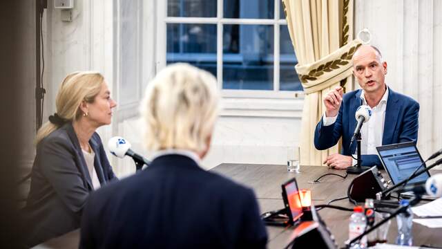 Gert-Jan Segers aan het woord tijdens een debat met Sigrid Kaag (D66) en Geert Wilders (PVV).
