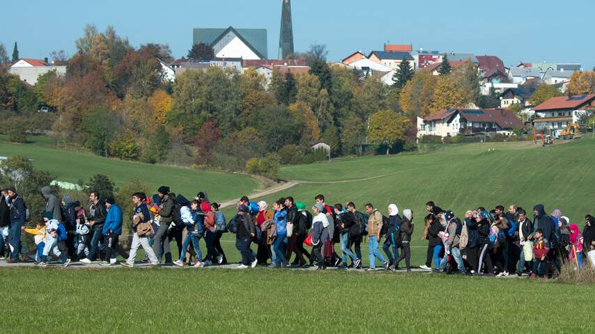 Vluchtelingen bereiken Duits-Oostenrijkse grens