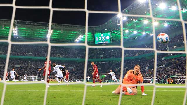 Manuel Neuer moest vijf doelpunten incasseren tegen Borussia Mönchengladbach.