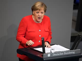 Merkel veroordeelt extreemrechtse demonstraties in oosten Duitsland