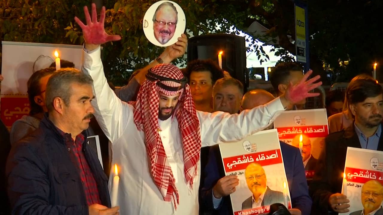 Beeld uit video: Demonstratie voor Khashoggi bij Saoedisch consulaat Istanboel
