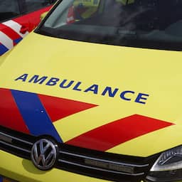 Ambulance gestolen in Utrecht, botst daarna tegen meerdere auto's