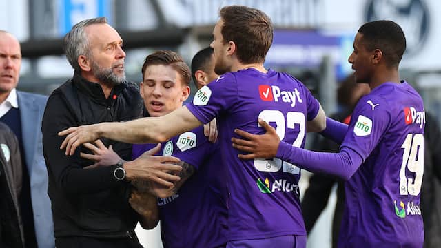 Tegen sc Heerenveen stond FC Groningen onder leiding van assistent-coach Adrie Poldervaart, die na de 1-1 bij de feestvreugde betrokken werd.
