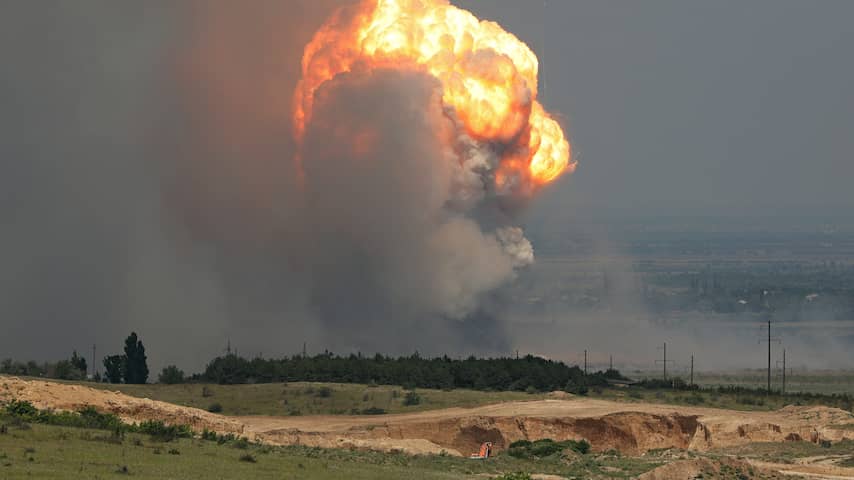 Grote brand op Russische militaire basis op Krim, dorpen geëvacueerd