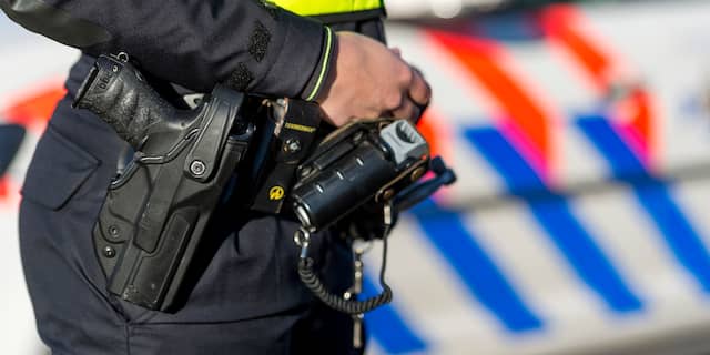 Man loopt met zwaard over straat in Breda na mishandeling vrouw, waarschuwingsschot gelost