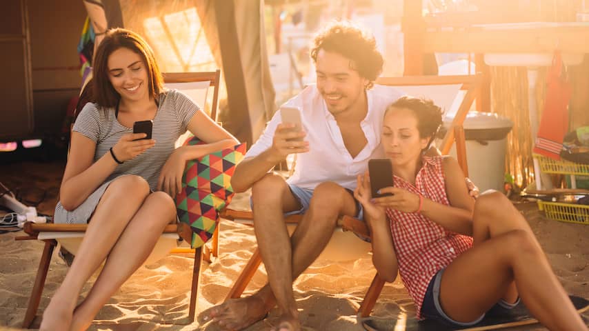 Zonder smartphone op vakantie: 'Je wordt er heel onrustig van'