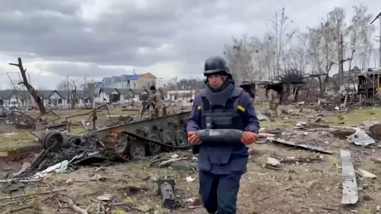 Beeld uit video: Oekraïners maken straten van Bucha vrij van explosieven