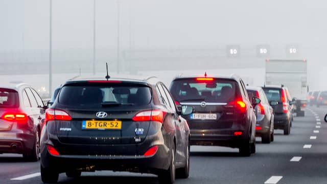 A4 bij Schipholtunnel korte tijd afgesloten na ongeval. A4 bij Schipholtunnel korte tijd afgesloten na ongeval.