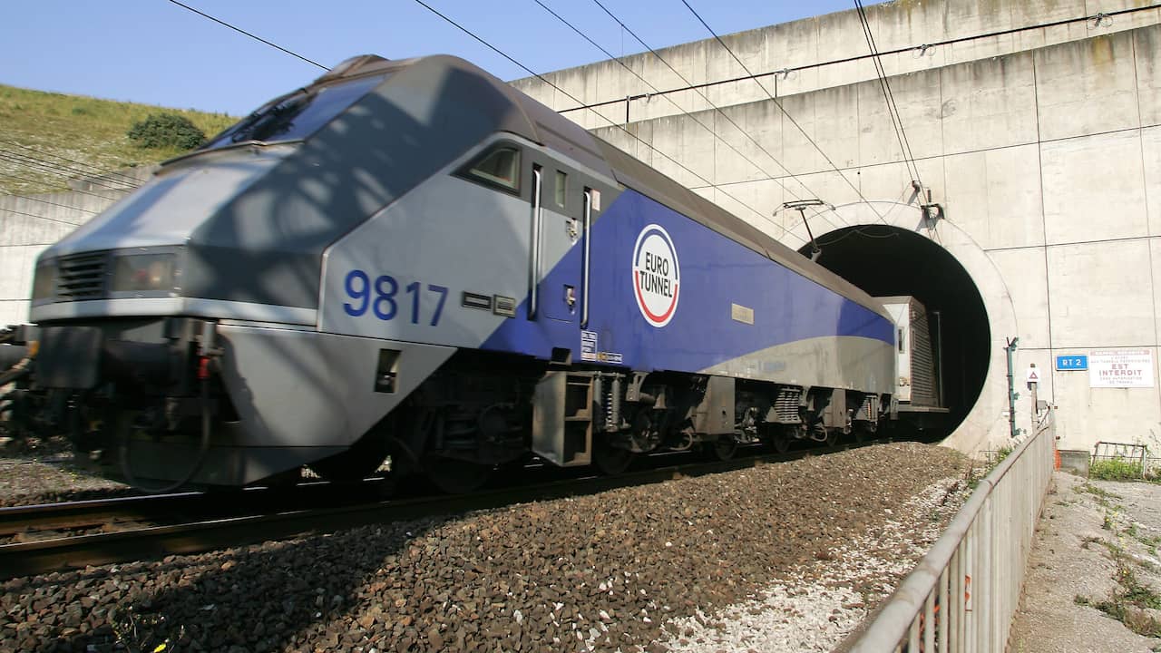 Teach passengers trapped in the Channel Tunnel for several hours: ‘It was just like a catastrophe movie’ |  NOW