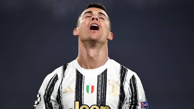 Cristiano Ronaldo baalt na een gemiste kans in de Champions League-wedstrijd tegen FC Porto.