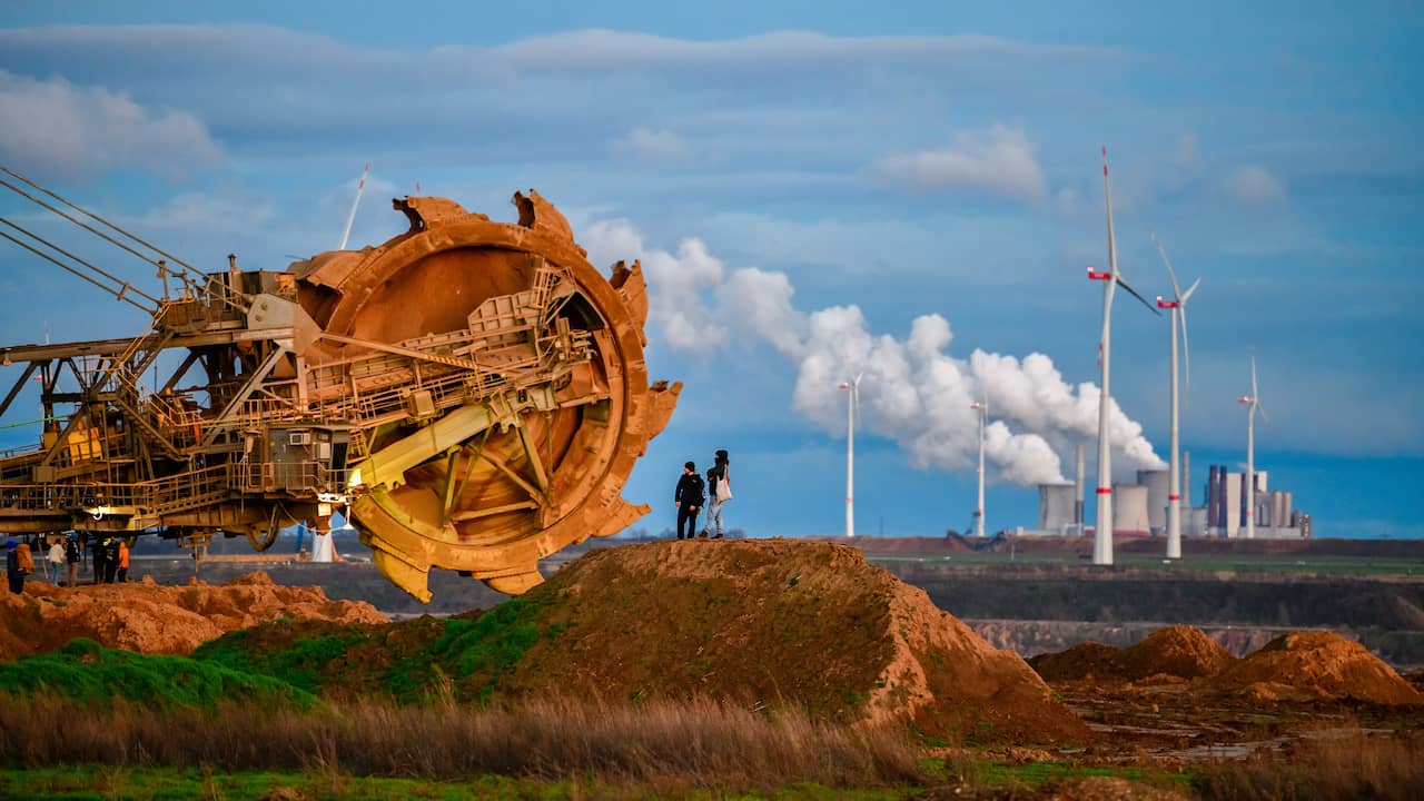 Germany Achieves Historic Low CO2 Emissions, On Track to Meet Climate Goals