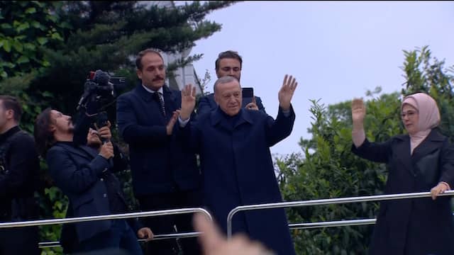 Beeld uit video: Erdogan viert zijn eerste feestje