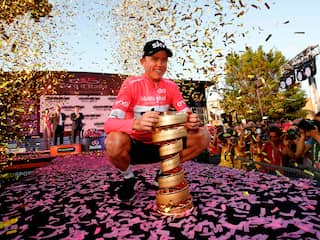 Veelbesproken Brit wint na Tour en Vuelta ook in Italië