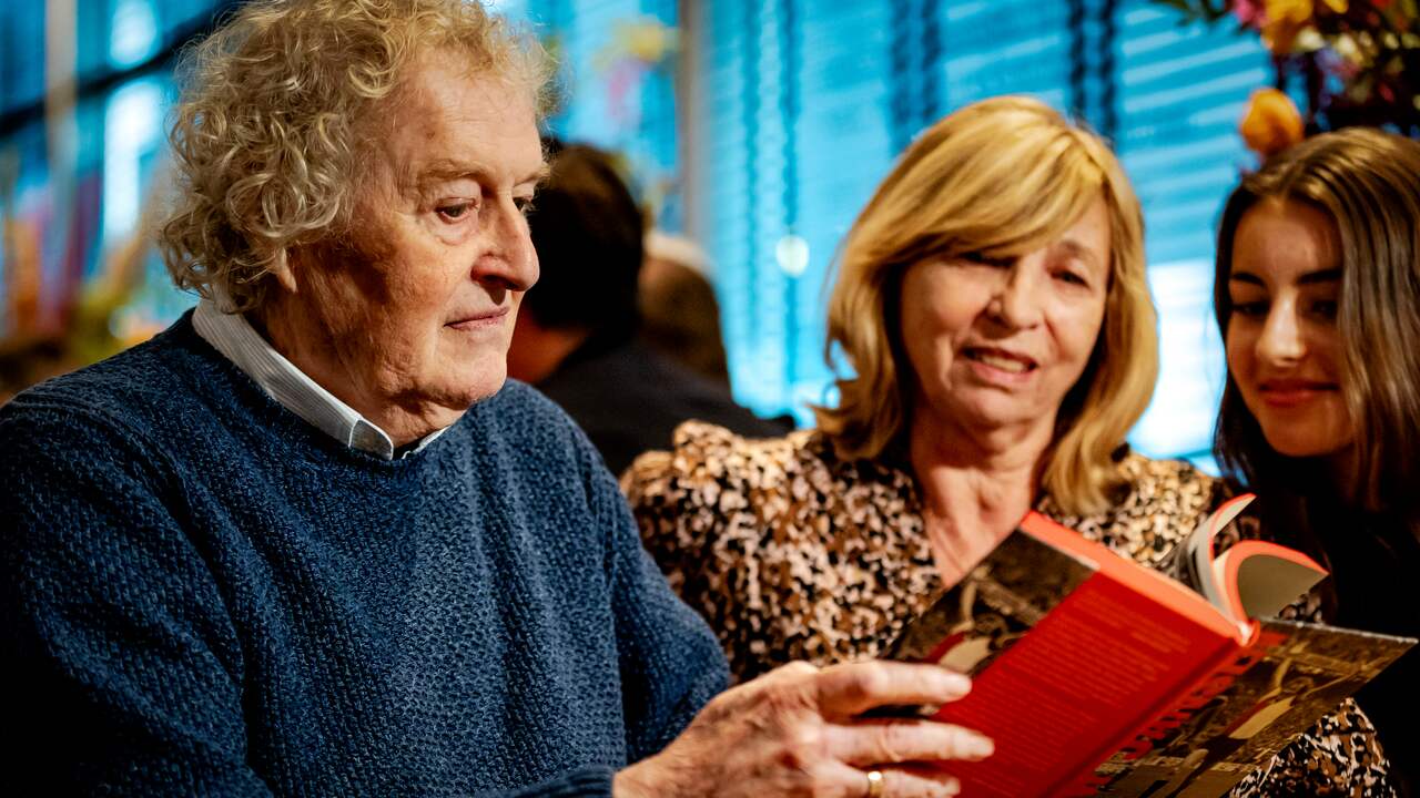 Wim Jansen en zijn vrouw Cobie tijdens zijn boekpresentatie in oktober vorig jaar.