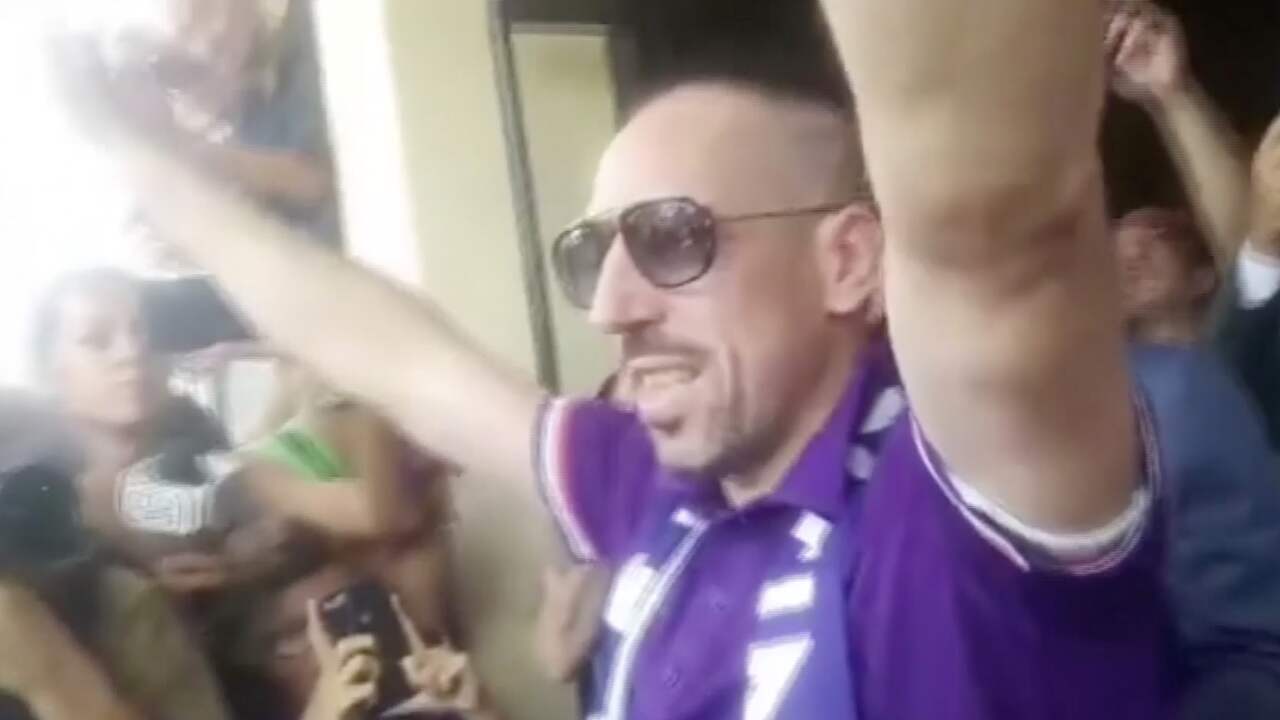 Beeld uit video: Ribéry krijgt zeer warm onthaal van Fiorentina-fans