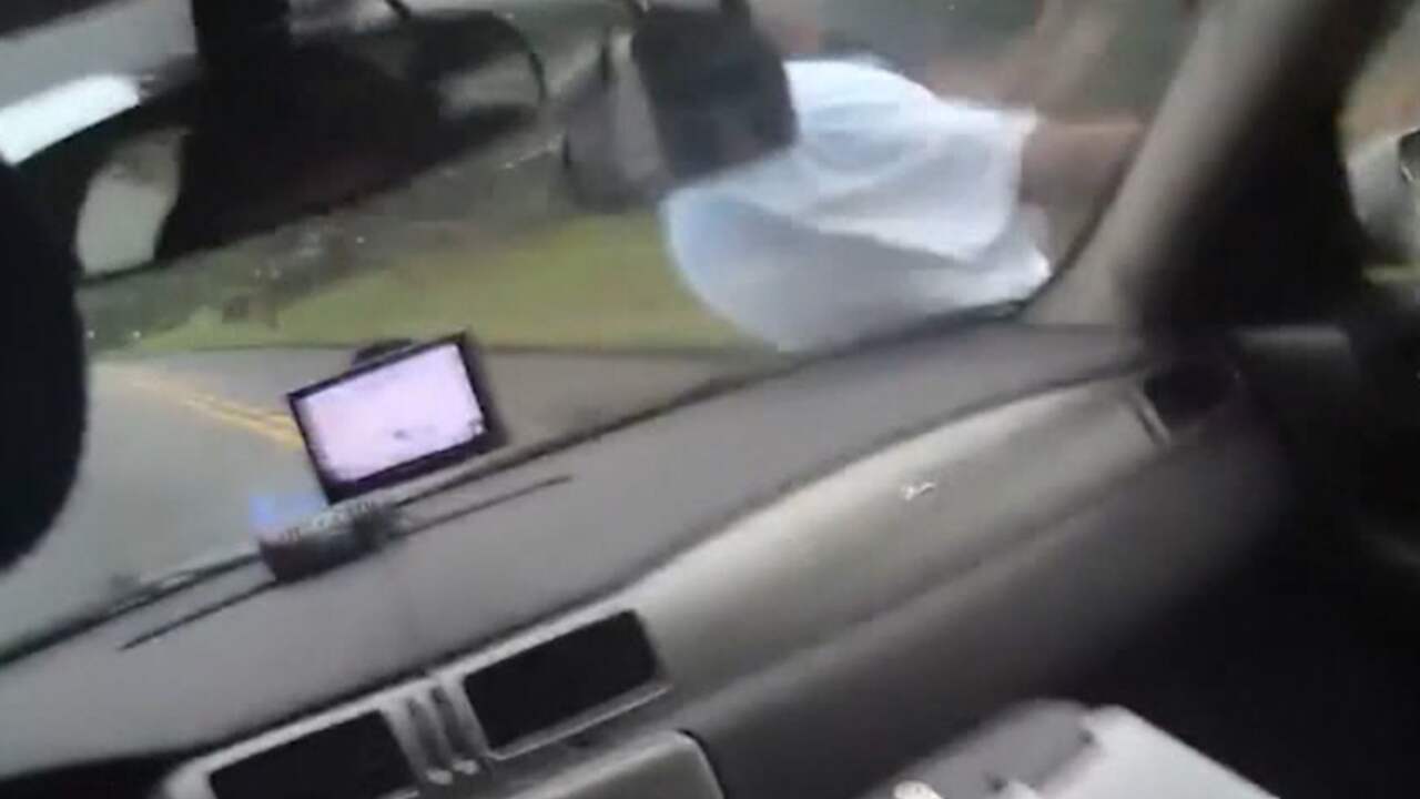 Agent VS ontslagen na aanrijden vluchtende man
