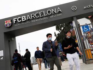 FC Barcelona negeert spelersraad en verlaagt lonen met 70 procent