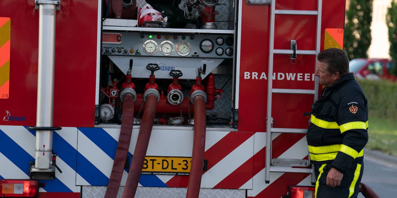 Auto en fiets beschadigd door brand in Haarlem-Noord