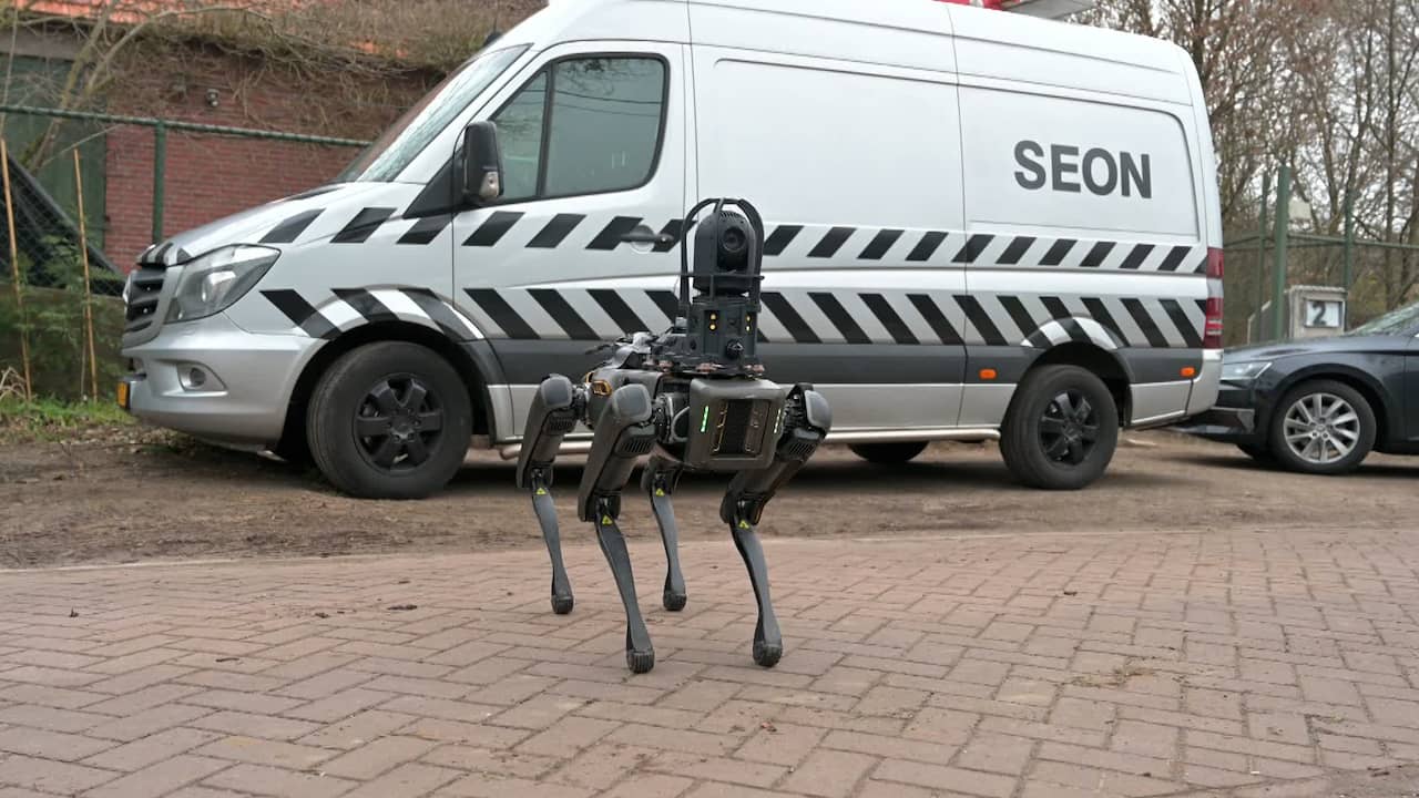 Beeld uit video: Politie zet robothond in bij onderzoek drugslab in Noord-Brabant