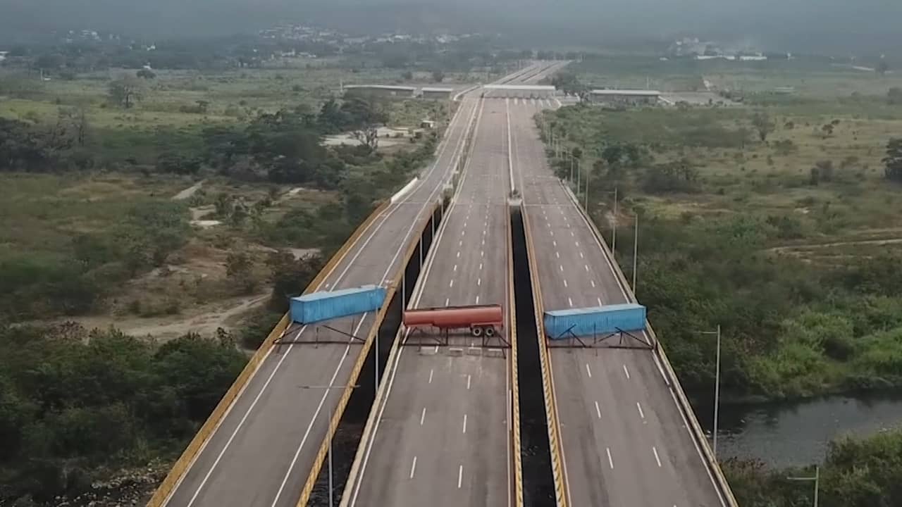 Beeld uit video: Maduro blokkeert grens Venezuela met containers