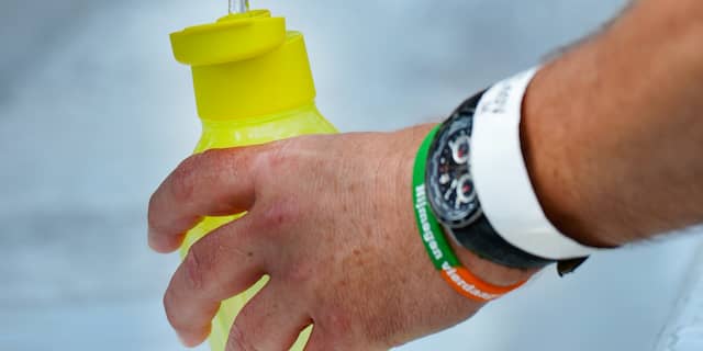 Het eerste watertappunt op schoolplein is geopend: 'Jonge kinderen drinken te weinig water'