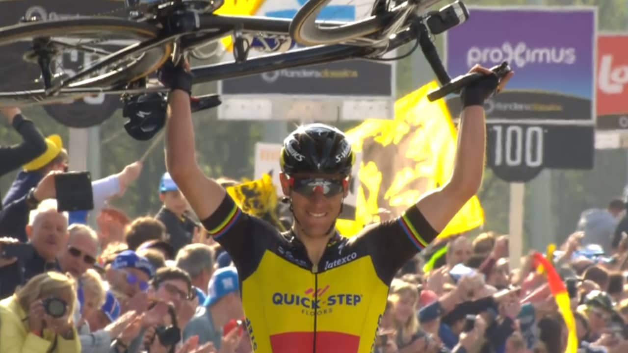 Beeld uit video: Gilbert wint Ronde van Vlaanderen na indrukwekkende solo van 60 kilometer