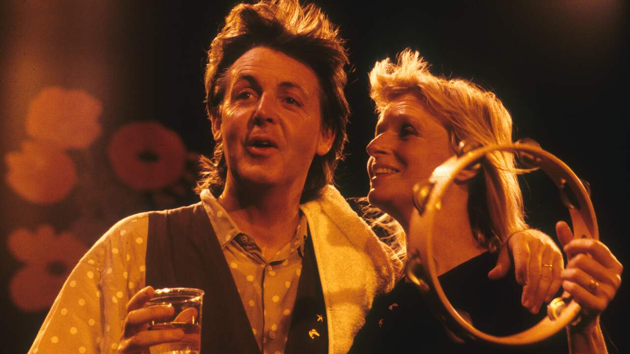 Paul McCartney was van 1969 tot haar dood in 1998 getrouwd met Linda McCartney, die hem in 1970 over zijn depressie heen hielp.