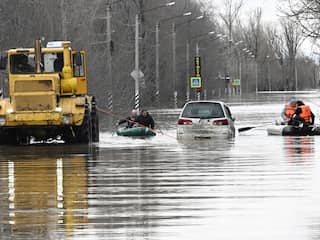 Ruim 10.000 huizen onder water na damdoorbraak in Russische rivier Oeral