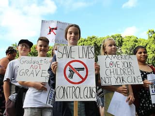 Australië trapt wereldwijd protest voor strengere wapenwetten VS af