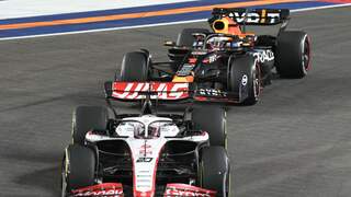 Verstappen verschalkt Magnussen in openingsfase GP Singapore