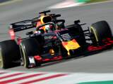 Verstappen klokt derde tijd op productieve ochtend testdag, Vettel crasht