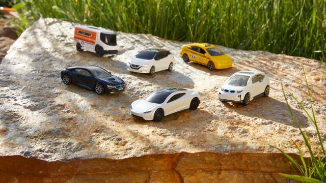 De nieuwe EV-set van Matchbox bestaat uit speelgoedauto's van elektrische modellen.