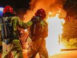 Auto afgebrand op Hoefkade; weg tussen Kaapseplein en Parallelweg afgesloten