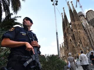 Politie nabij de Spaanse Sagrada Familia