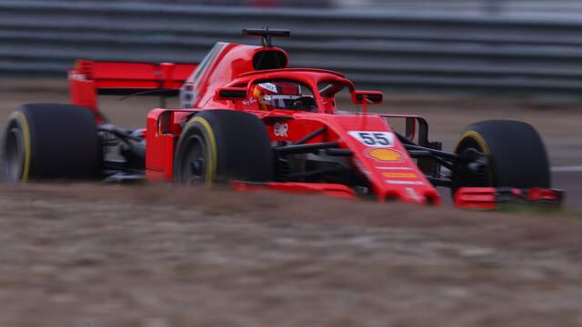Sainz stuurde de SF71H woensdagochtend voor het eerst het asfalt op.