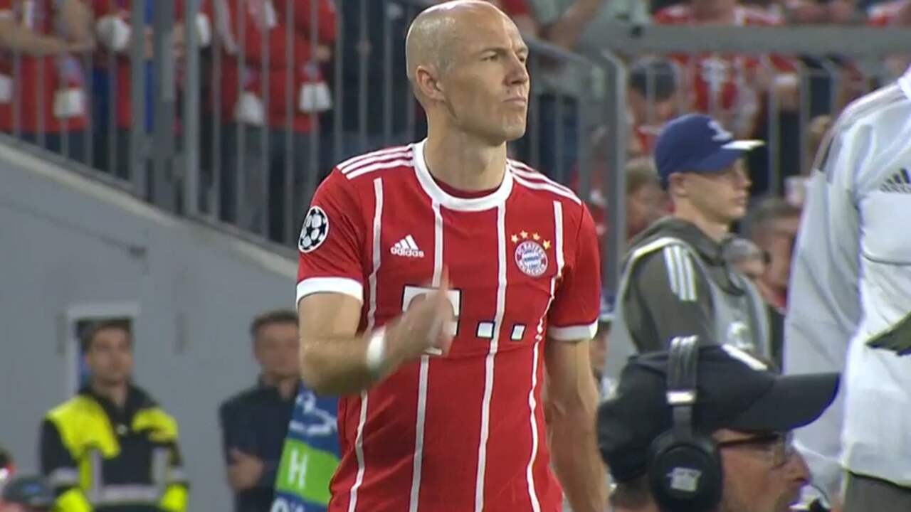 Beeld uit video: Robben moet al na vijf minuten geblesseerd naar de kant