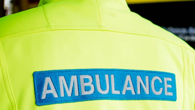 Zwaargewonde man in invalidenwagen achtergelaten na aanrijding Stampersgat. Zwaargewonde man in invalidenwagen achtergelaten na aanrijding Stampersgat.