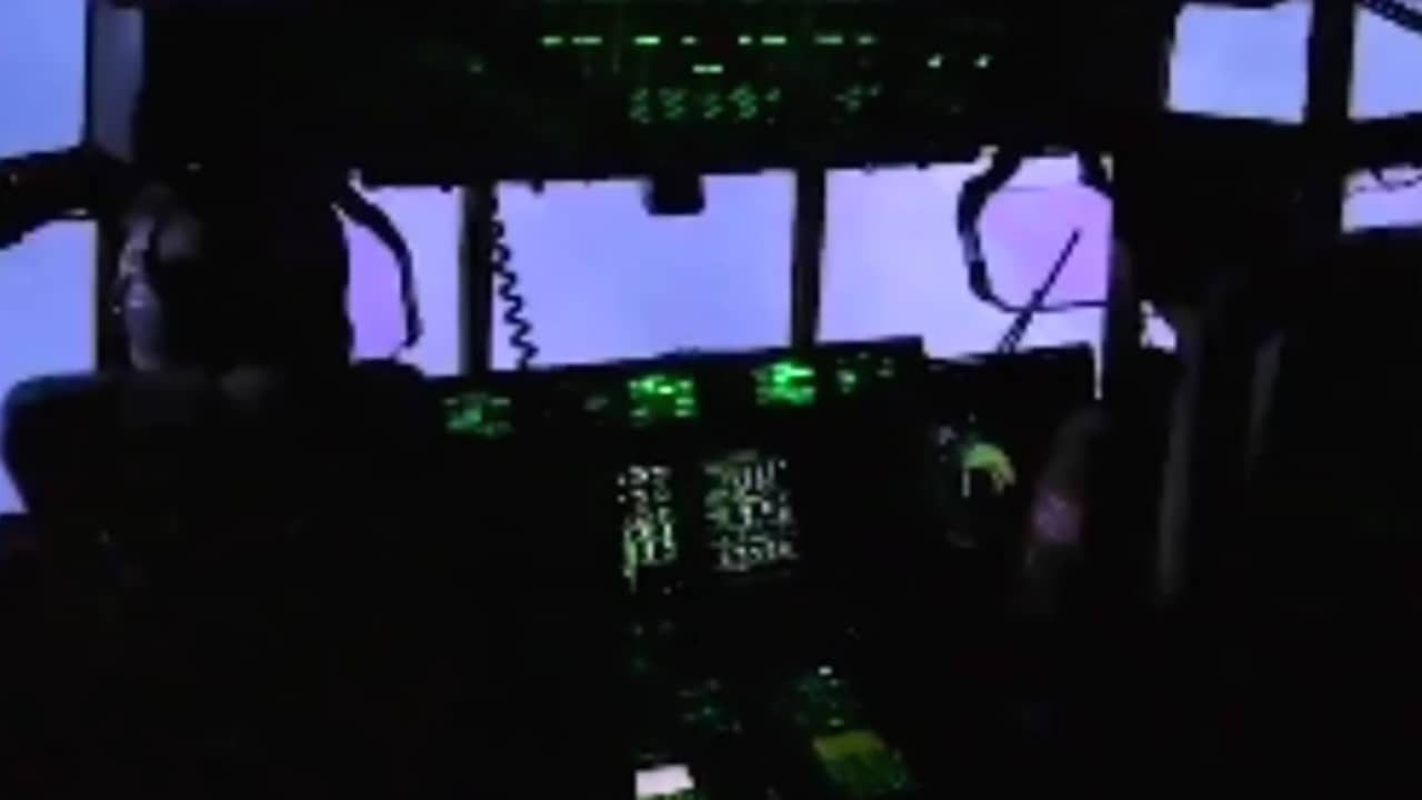 Beeld uit video: luchtmachttoestel VS vliegt door zware orkaan Dorian