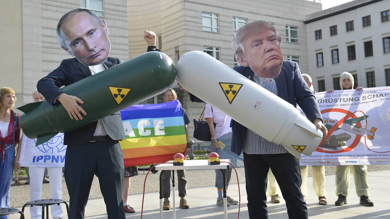 Nuclear treaty. Ядерная ракета. Ракеты на вооружении России. Медведев ядерное оружие.