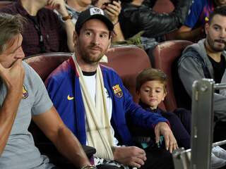 Messi keert drie weken na armbreuk terug in wedstrijdselectie Barcelona