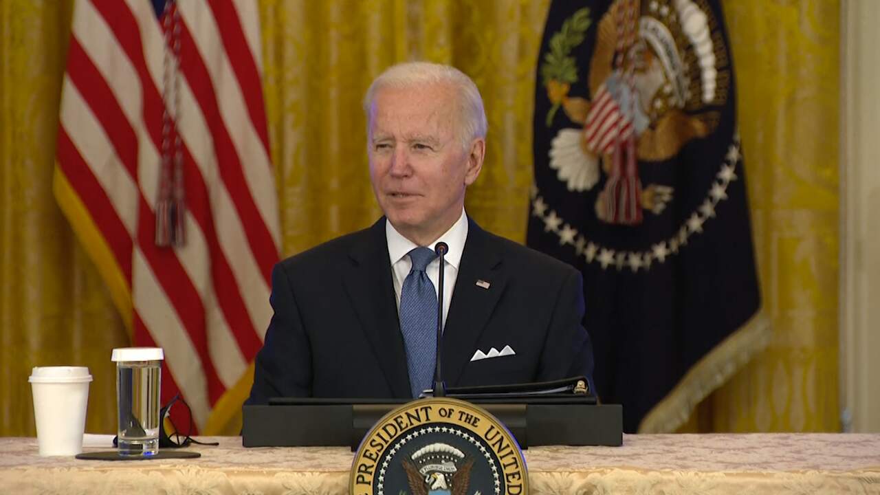 Beeld uit video: President Biden scheldt journalist uit na persconferentie