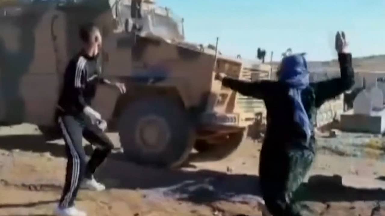 Koerden bekogelen Turks-Russsich konvooi in 'veilige zone' Syrië