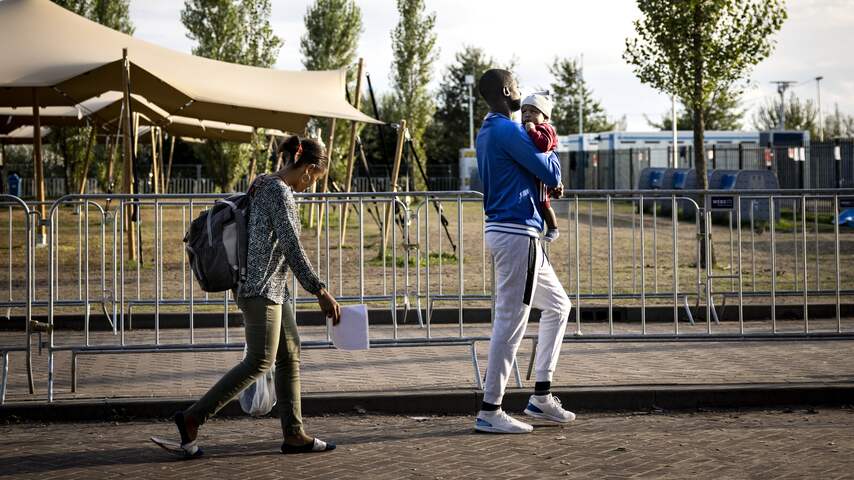 Asielopvang In Nederland: Zijn De Azc's Nog Vol En Waar Blijft De ...