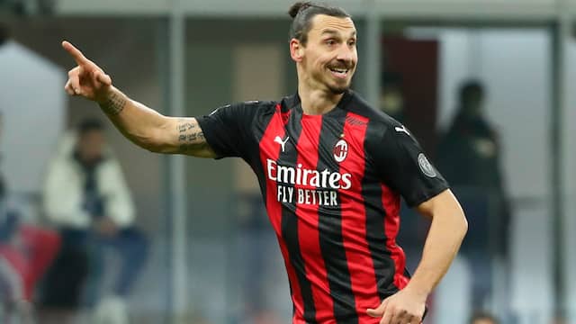 Zlatan Ibrahimovic maakte zaterdag na elf duels weer speelminuten voor AC Milan.