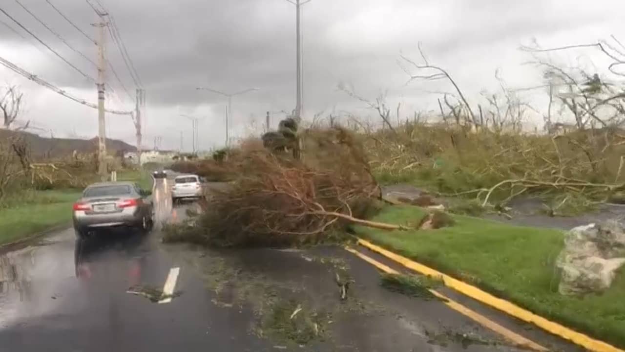 Beeld uit video: Autorit door Puerto Rico laat ravage zien na orkaan Maria 