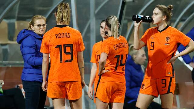 De Oranjevrouwen gaan bij het duel met Spanje speciaal letten op de vochtinname.
